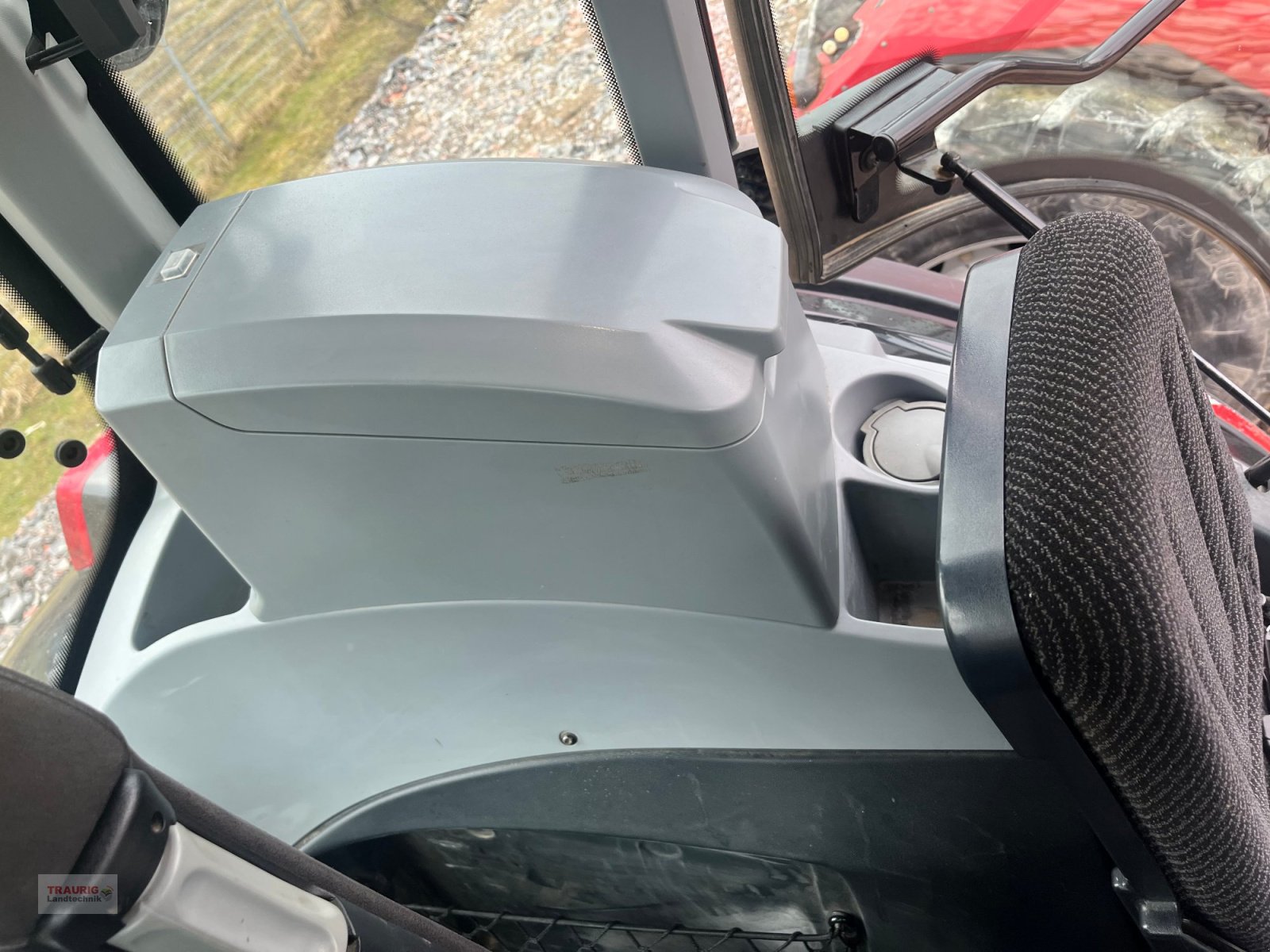 Traktor of the type Valtra T174 D, Gebrauchtmaschine in Mainburg/Wambach (Picture 8)