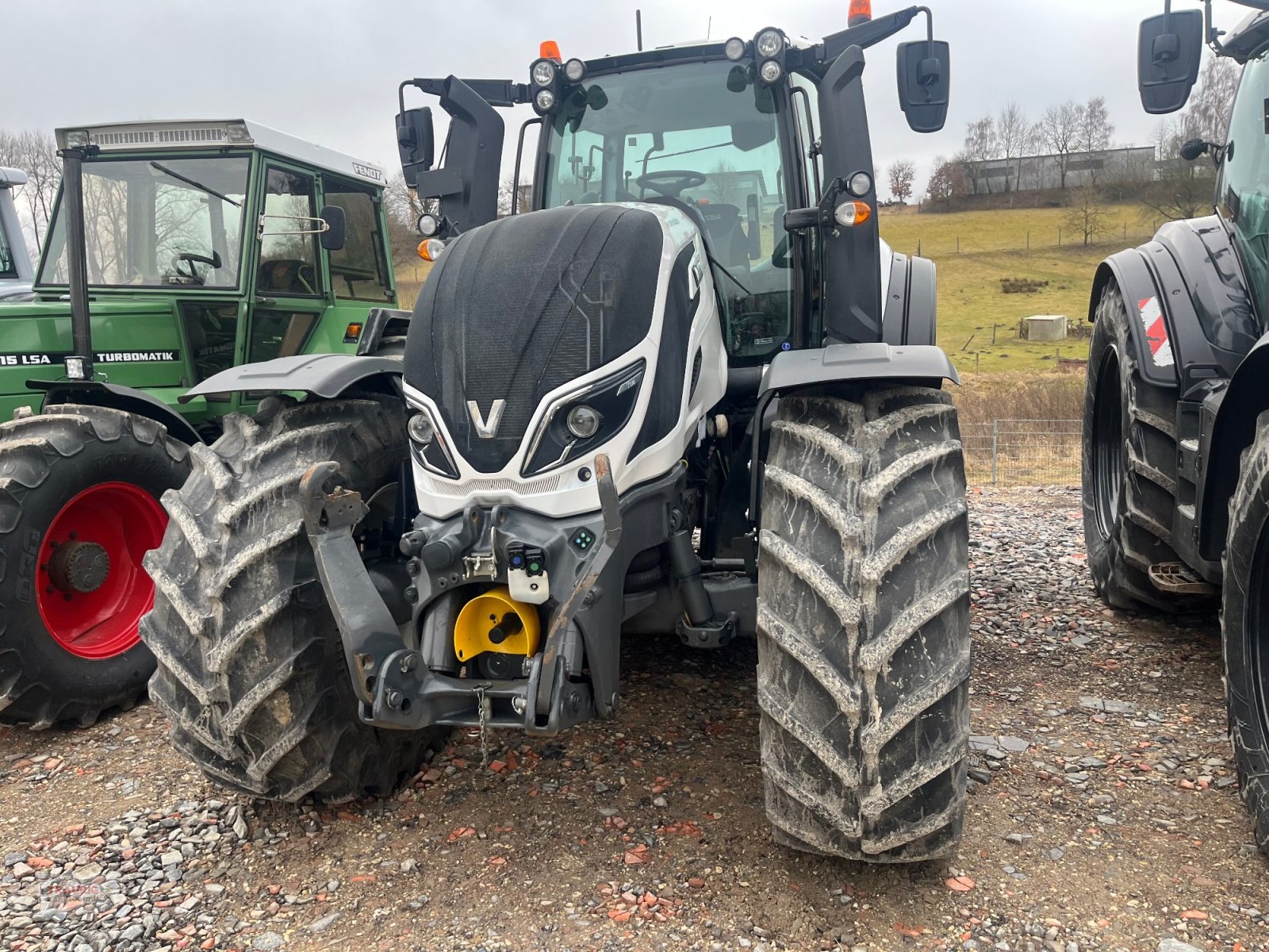 Traktor of the type Valtra T174 D, Gebrauchtmaschine in Mainburg/Wambach (Picture 9)
