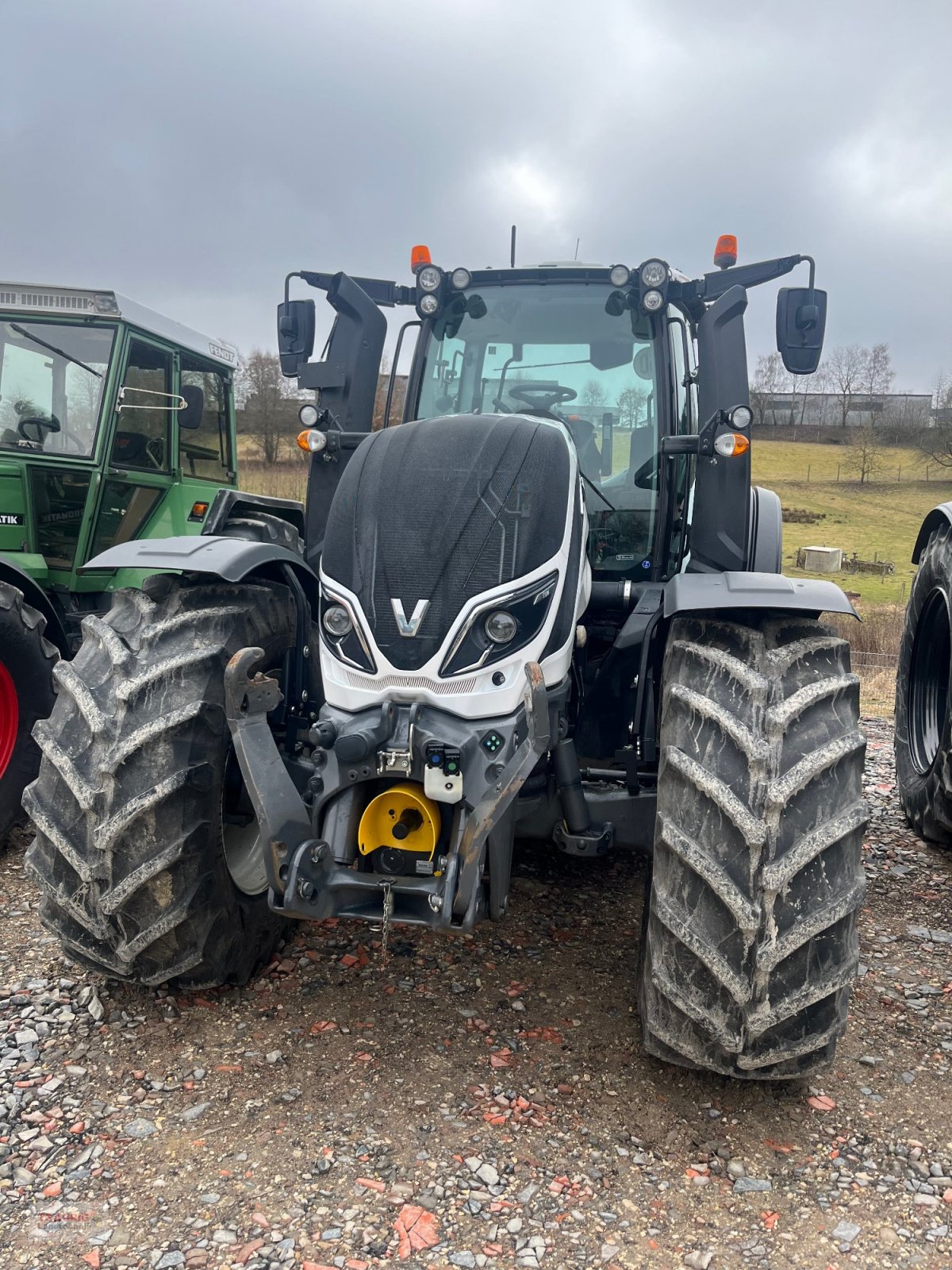 Traktor of the type Valtra T174 D, Gebrauchtmaschine in Mainburg/Wambach (Picture 10)