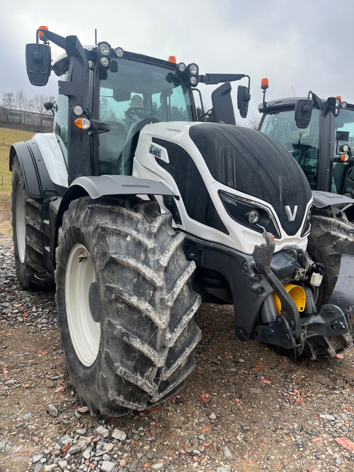 Traktor of the type Valtra T174 D, Gebrauchtmaschine in Mainburg/Wambach (Picture 11)