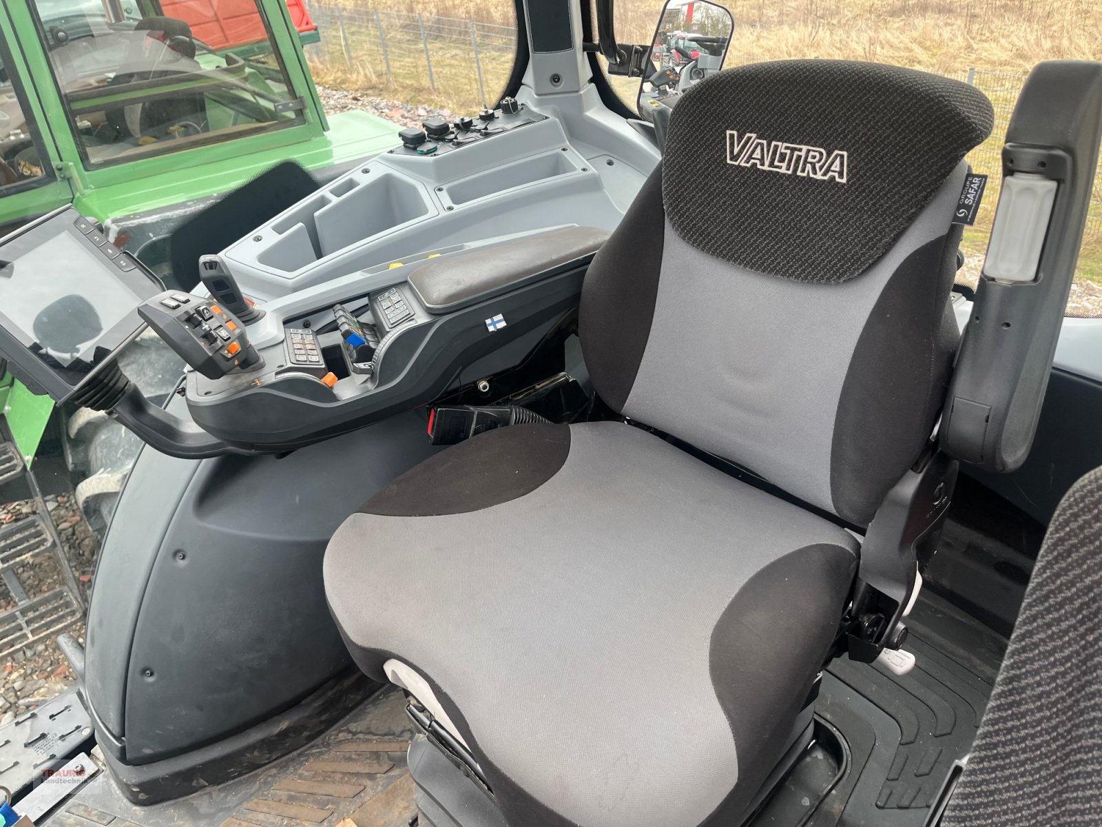 Traktor of the type Valtra T174 D, Gebrauchtmaschine in Mainburg/Wambach (Picture 16)