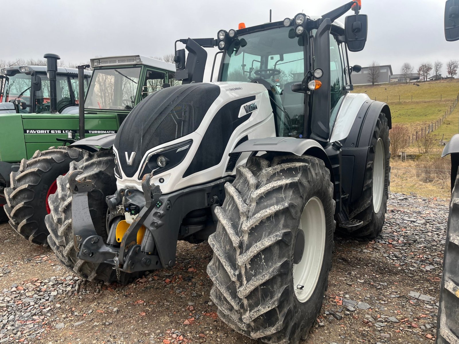 Traktor of the type Valtra T174 D, Gebrauchtmaschine in Mainburg/Wambach (Picture 25)