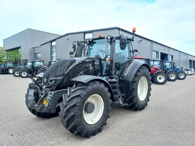 Traktor of the type Valtra T174 Direct Smart Touch, 2021, 450 hours!, Gebrauchtmaschine in Marknesse (Picture 1)