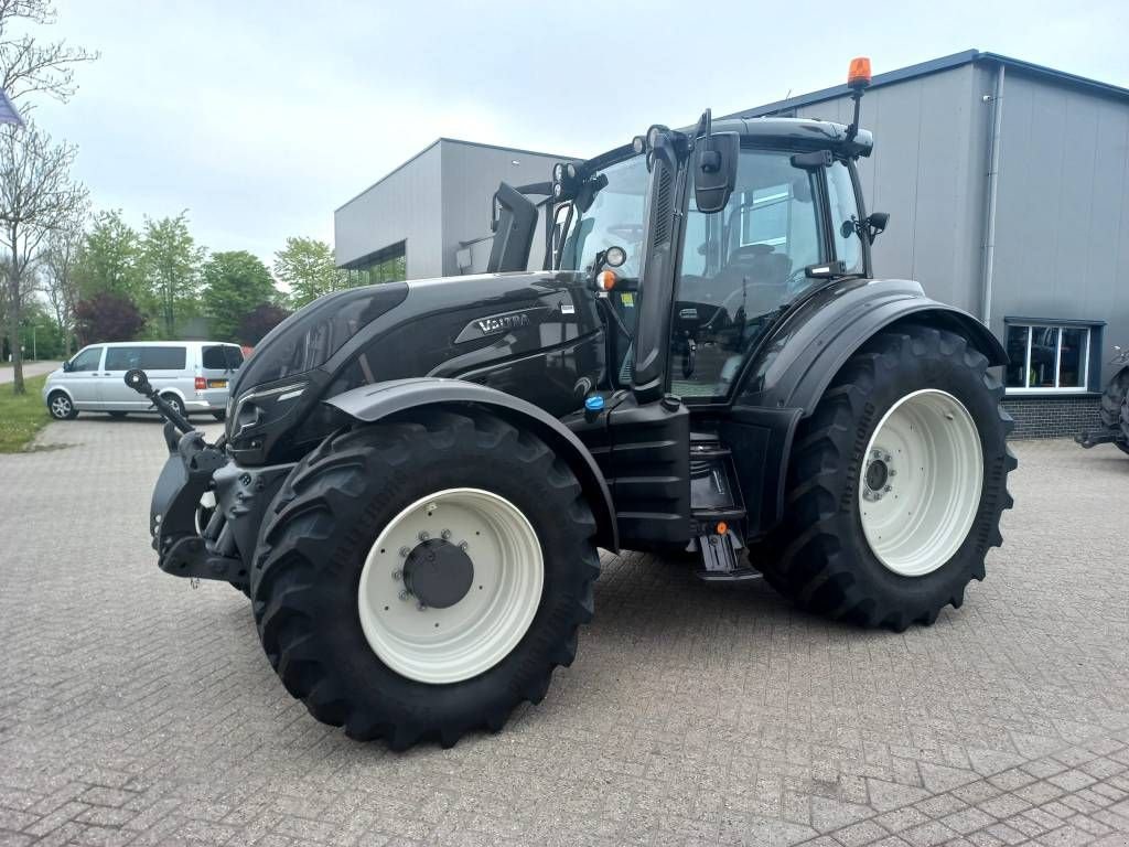 Traktor typu Valtra T174 Direct Smart Touch, 562 hours!, Gebrauchtmaschine w Marknesse (Zdjęcie 1)