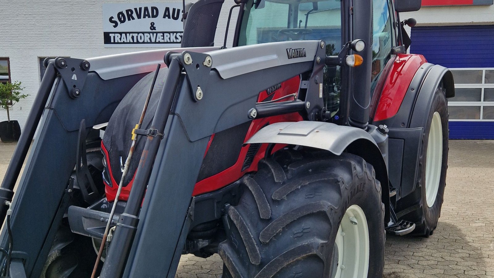 Traktor of the type Valtra T174 Direct, Gebrauchtmaschine in Sørvad (Picture 2)