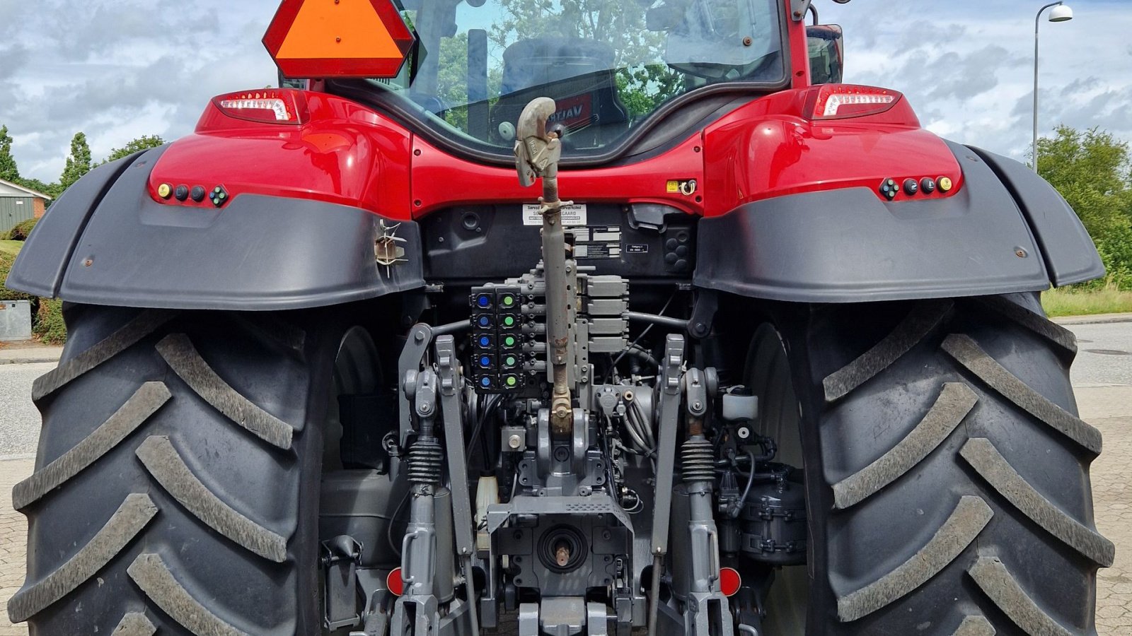 Traktor of the type Valtra T174 Direct, Gebrauchtmaschine in Sørvad (Picture 4)