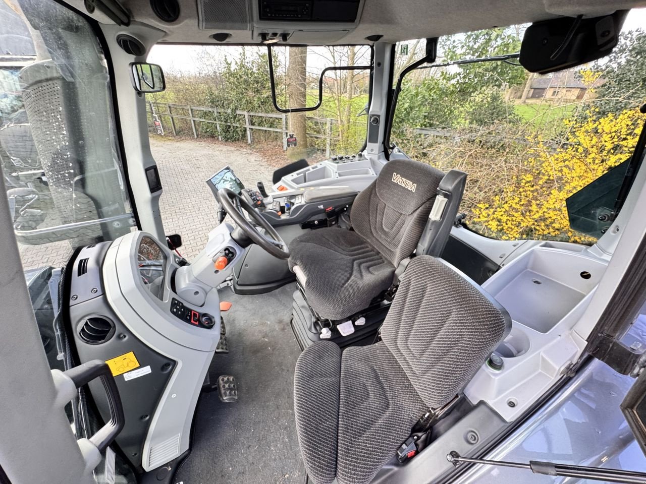 Traktor от тип Valtra T174 Direct, Gebrauchtmaschine в Achterveld (Снимка 10)