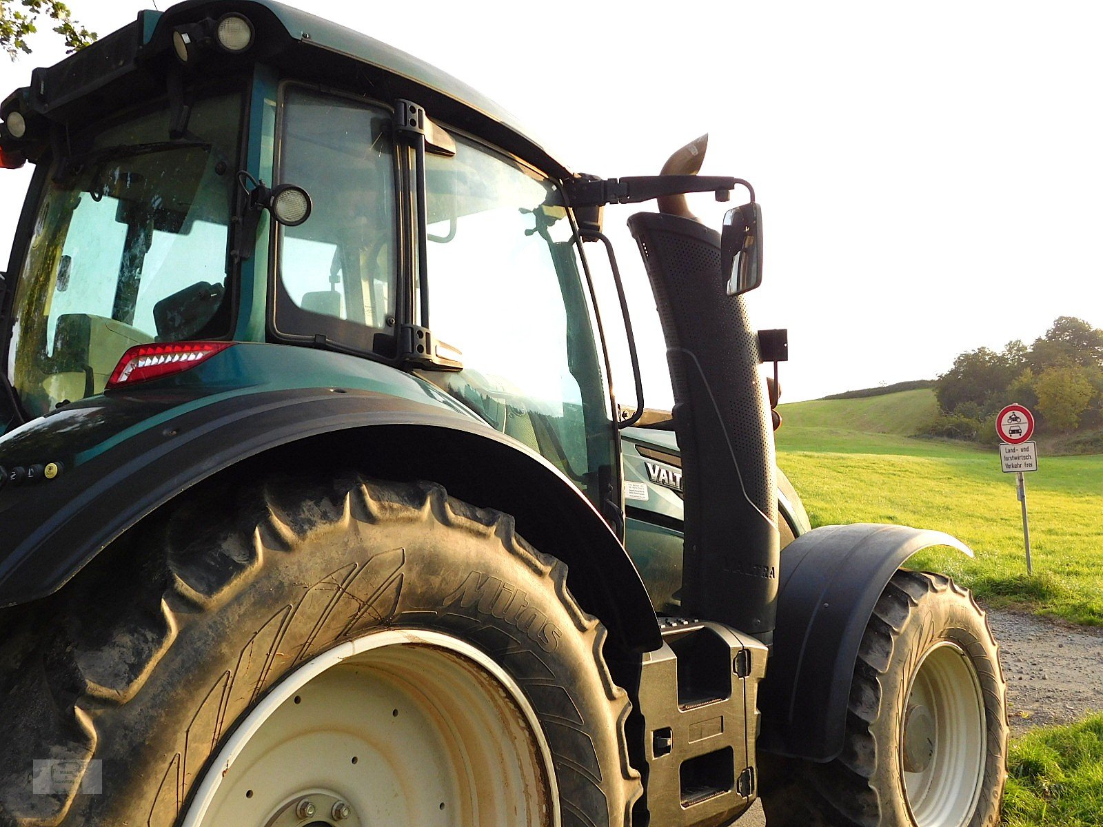 Traktor tip Valtra T174 E D  25 Edition, Gebrauchtmaschine in Gross-Bieberau (Poză 2)