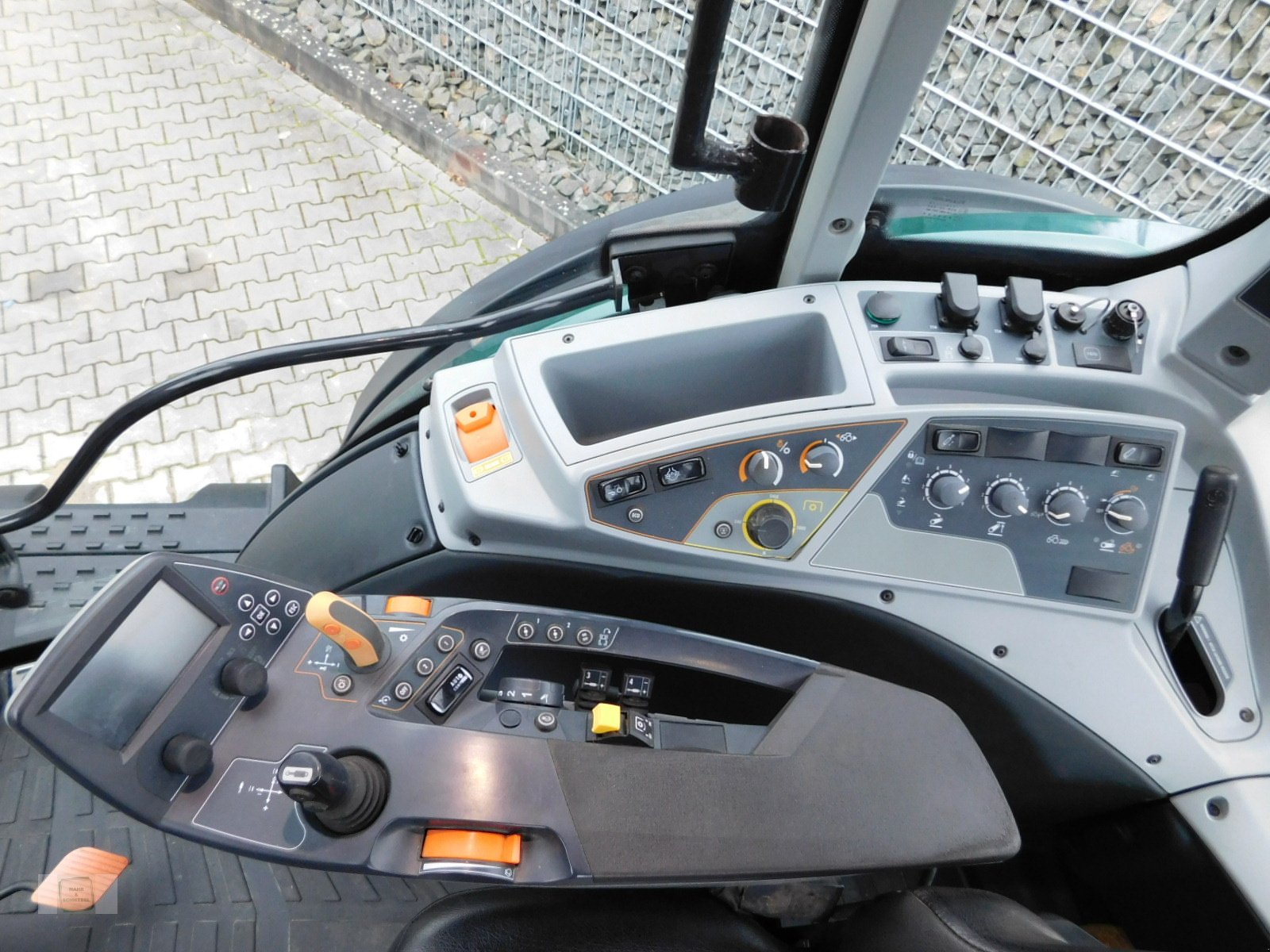 Traktor typu Valtra T174 E D  25 Edition, Gebrauchtmaschine v Gross-Bieberau (Obrázek 9)