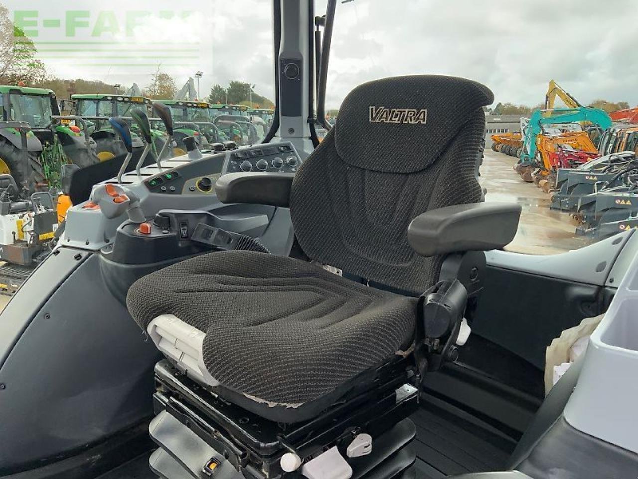 Traktor typu Valtra t174 hi tech tractor (st25043), Gebrauchtmaschine v SHAFTESBURY (Obrázek 16)