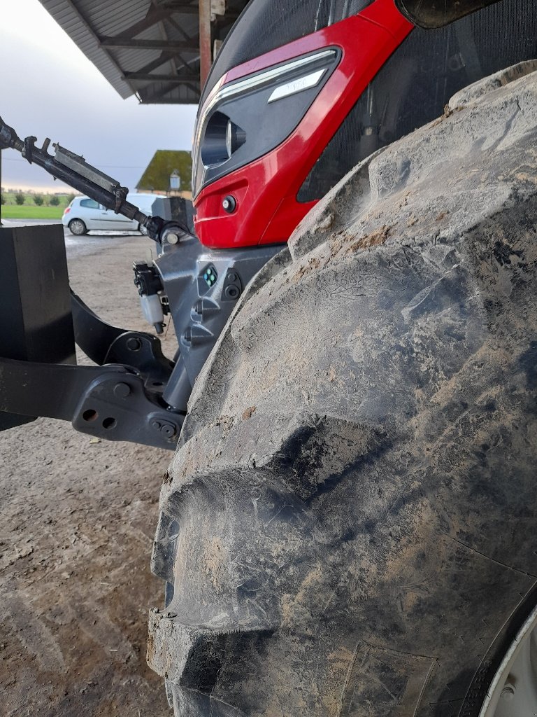 Traktor типа Valtra T174 V, Gebrauchtmaschine в Neufchâtel-en-Bray (Фотография 5)