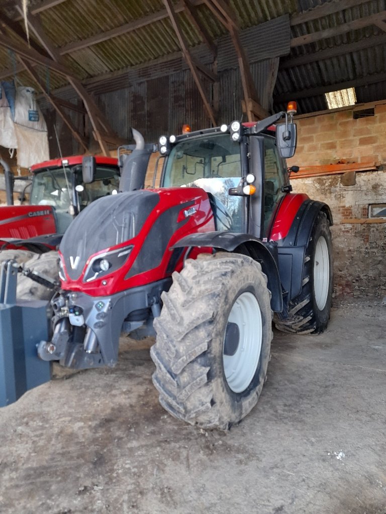 Traktor типа Valtra T174 V, Gebrauchtmaschine в Neufchâtel-en-Bray (Фотография 2)