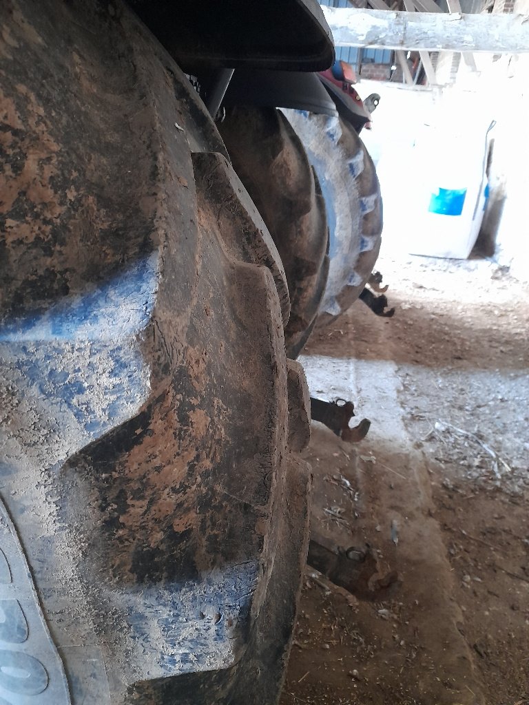 Traktor типа Valtra T174 V, Gebrauchtmaschine в Neufchâtel-en-Bray (Фотография 7)