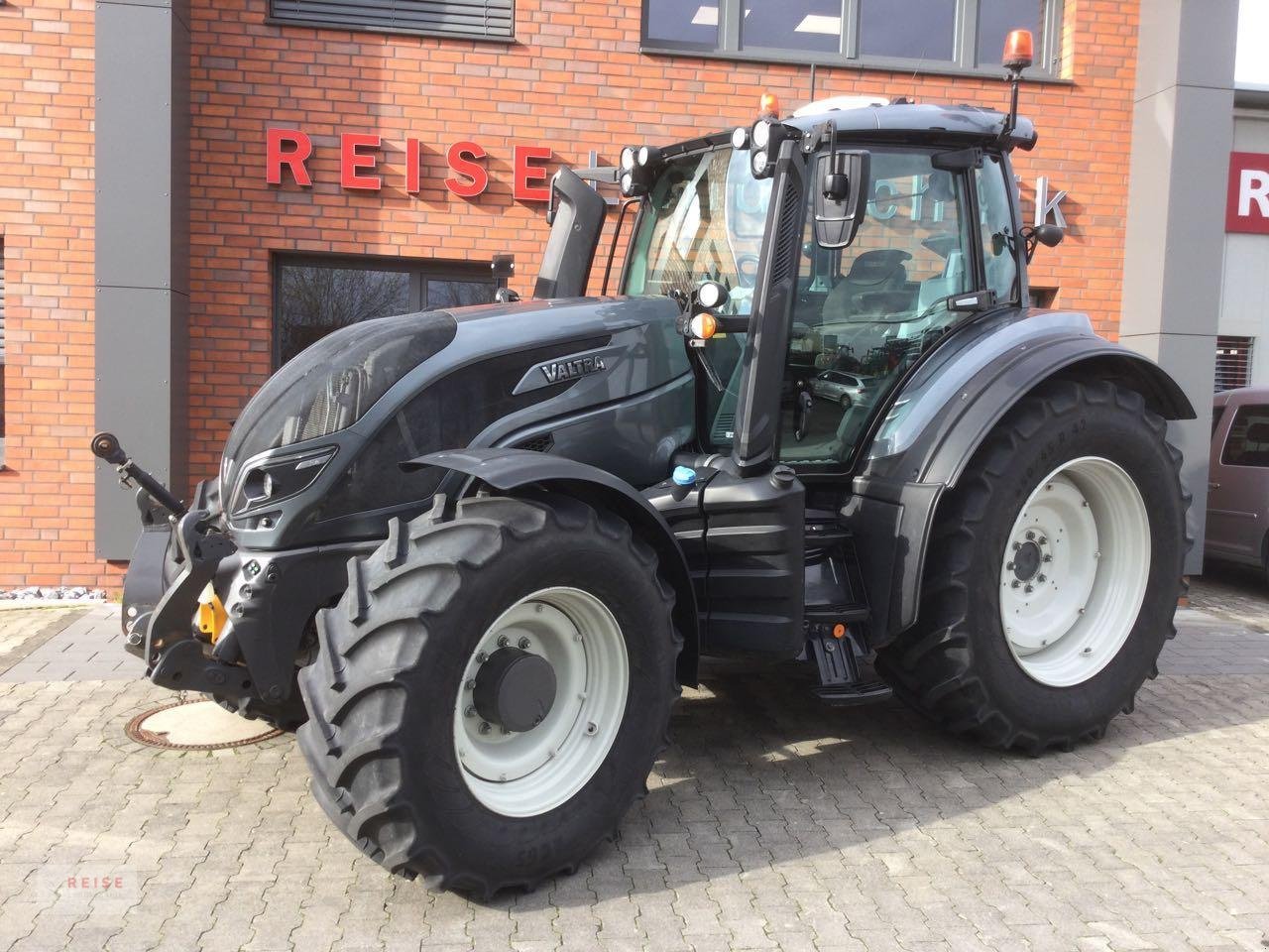 Traktor typu Valtra T174 Versu, Gebrauchtmaschine w Lippetal / Herzfeld (Zdjęcie 2)