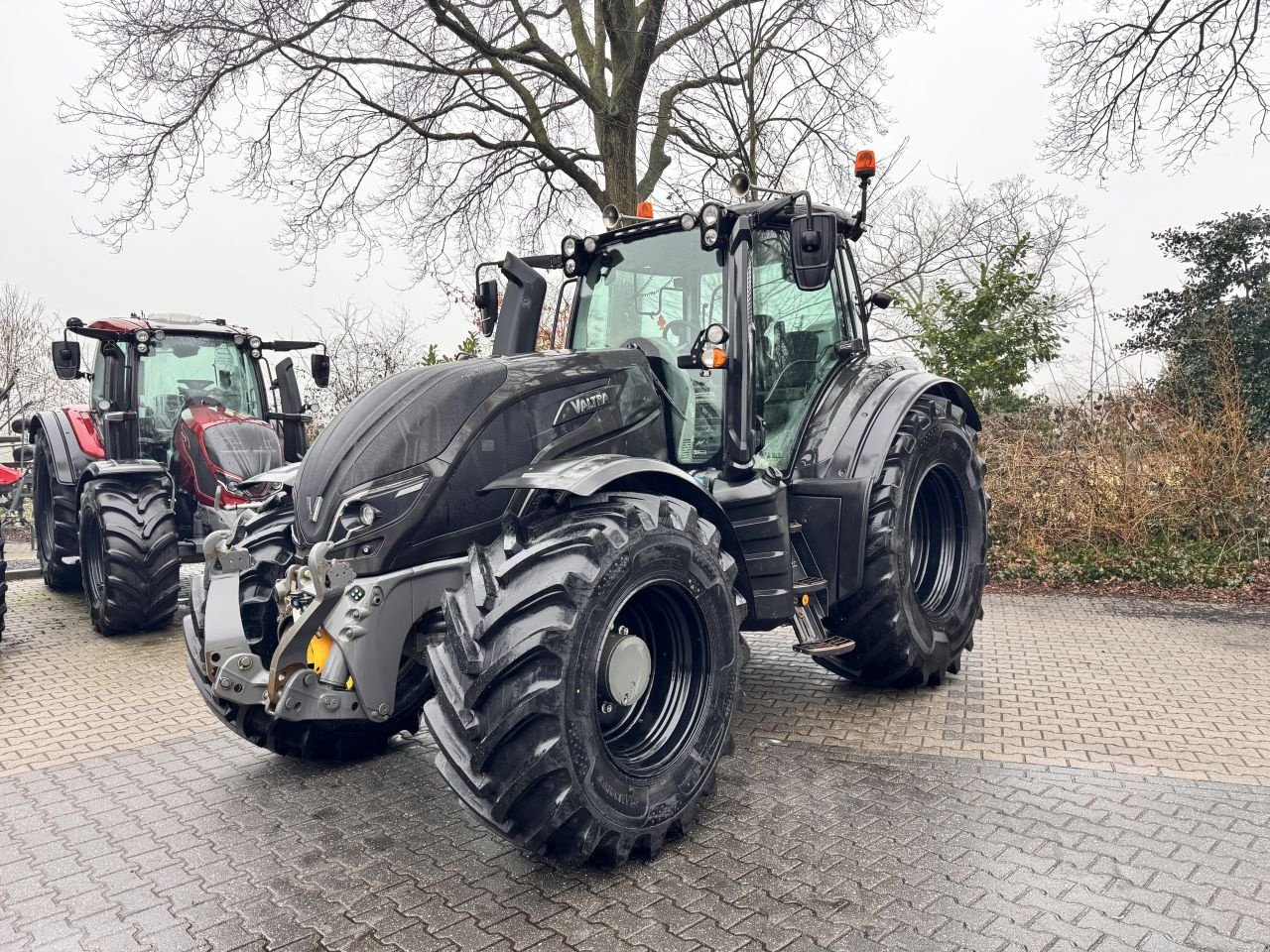 Traktor of the type Valtra T174 Versu, Gebrauchtmaschine in Achterveld (Picture 1)