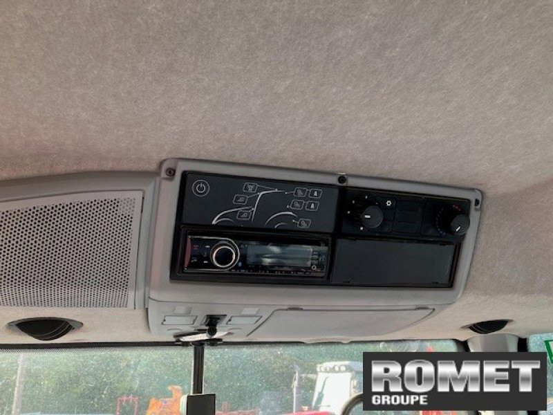 Traktor типа Valtra T174, Gebrauchtmaschine в Gennes sur glaize (Фотография 8)