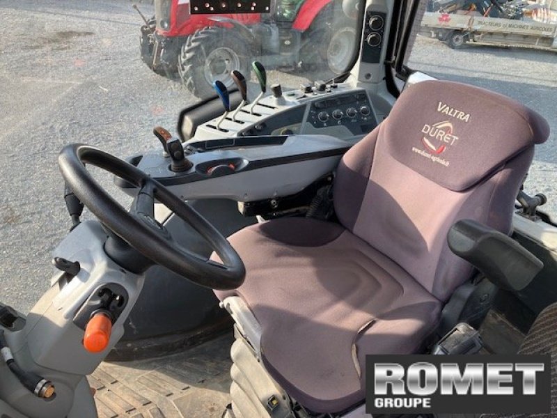 Traktor типа Valtra T174, Gebrauchtmaschine в Gennes sur glaize (Фотография 6)