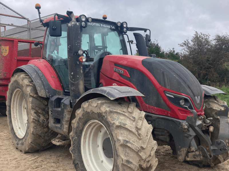 Traktor of the type Valtra T174, Gebrauchtmaschine in CONDE SUR VIRE (Picture 1)