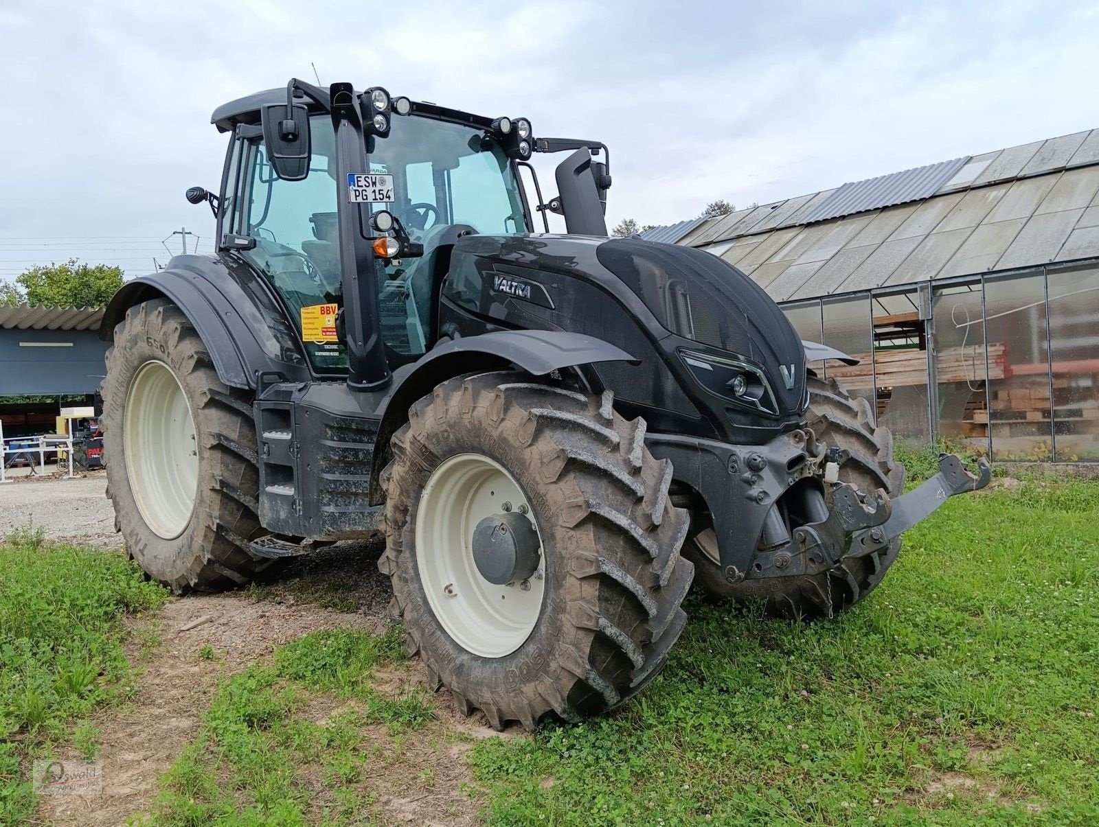 Traktor typu Valtra T174, Neumaschine v Regen (Obrázek 4)