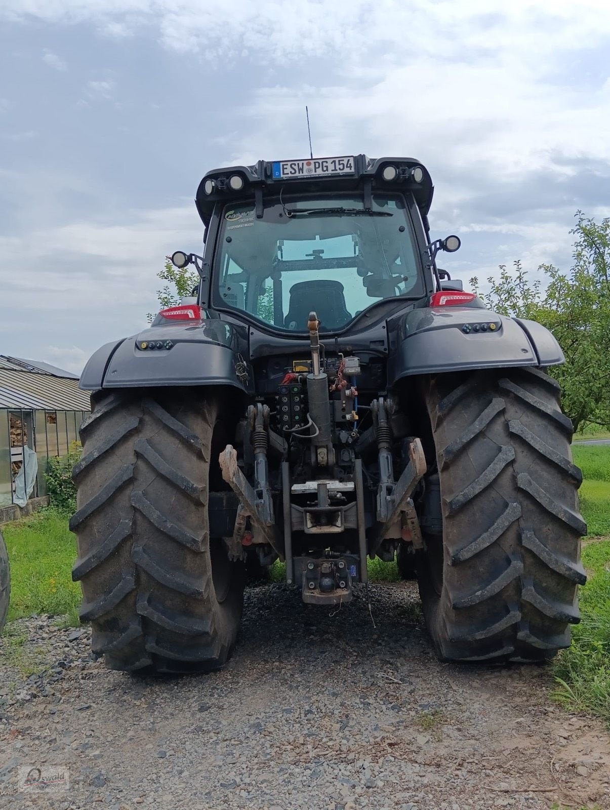 Traktor typu Valtra T174, Neumaschine v Regen (Obrázek 5)