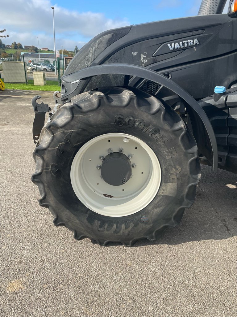 Traktor типа Valtra T174, Gebrauchtmaschine в Neufchâtel-en-Bray (Фотография 7)