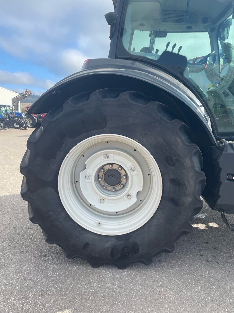 Traktor типа Valtra T174, Gebrauchtmaschine в Neufchâtel-en-Bray (Фотография 8)