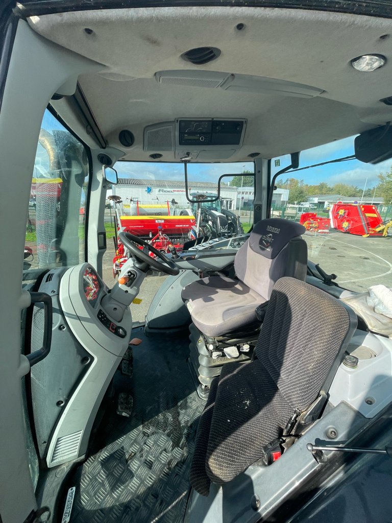 Traktor типа Valtra T174, Gebrauchtmaschine в Neufchâtel-en-Bray (Фотография 11)