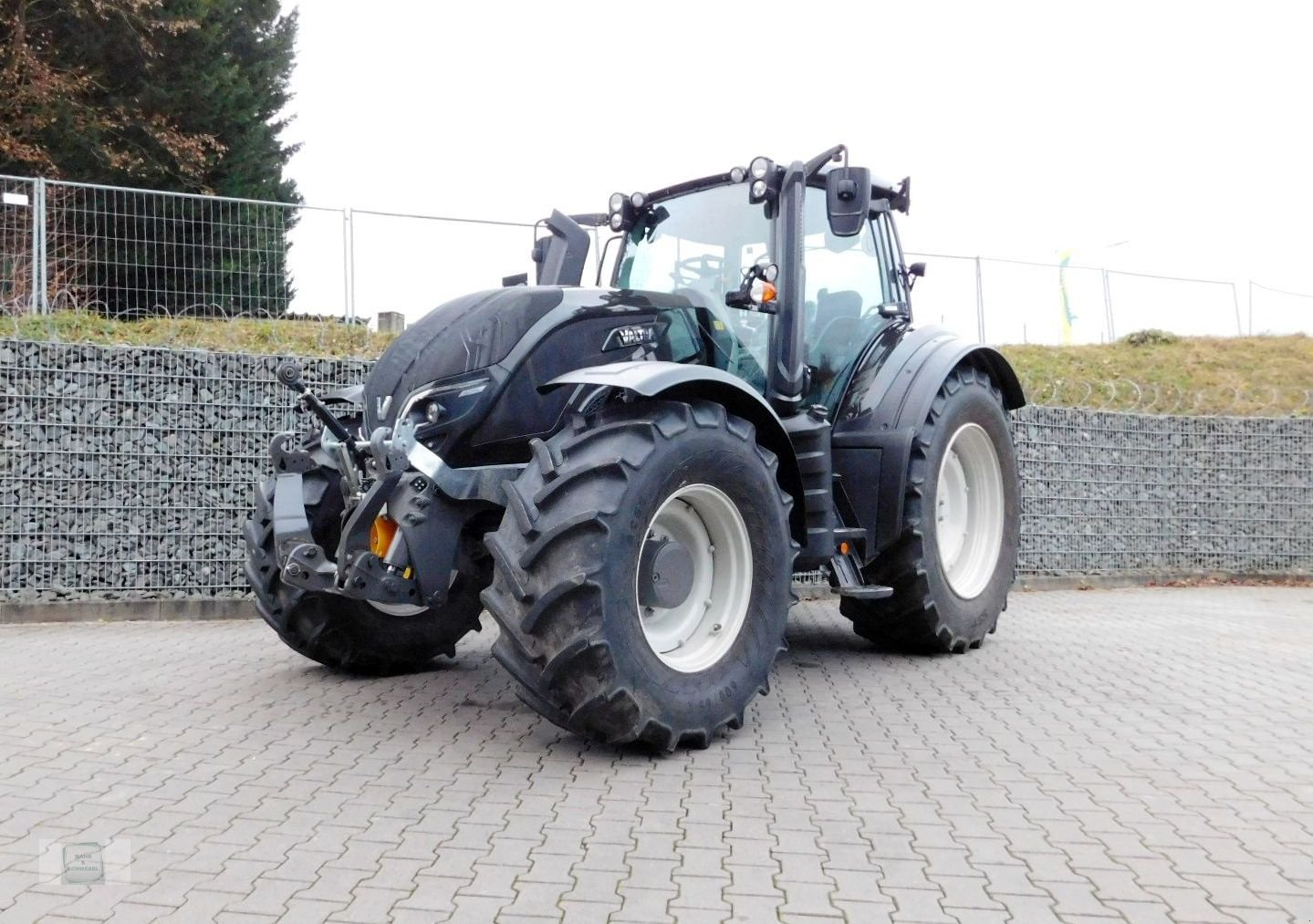 Traktor des Typs Valtra T174, Gebrauchtmaschine in Gross-Bieberau (Bild 1)