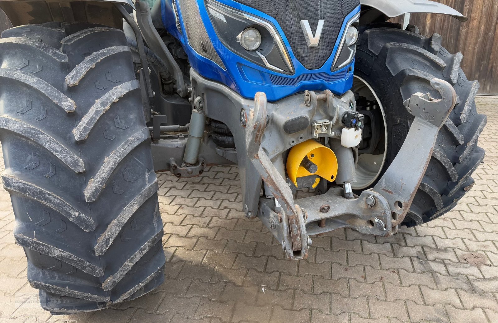 Traktor of the type Valtra T174e V, Gebrauchtmaschine in Burgoberbach (Picture 4)