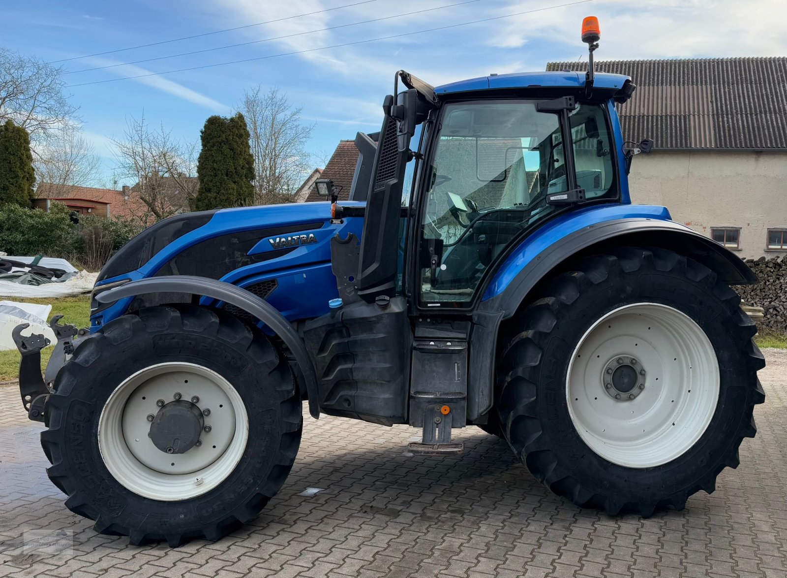 Traktor of the type Valtra T174e V, Gebrauchtmaschine in Burgoberbach (Picture 5)