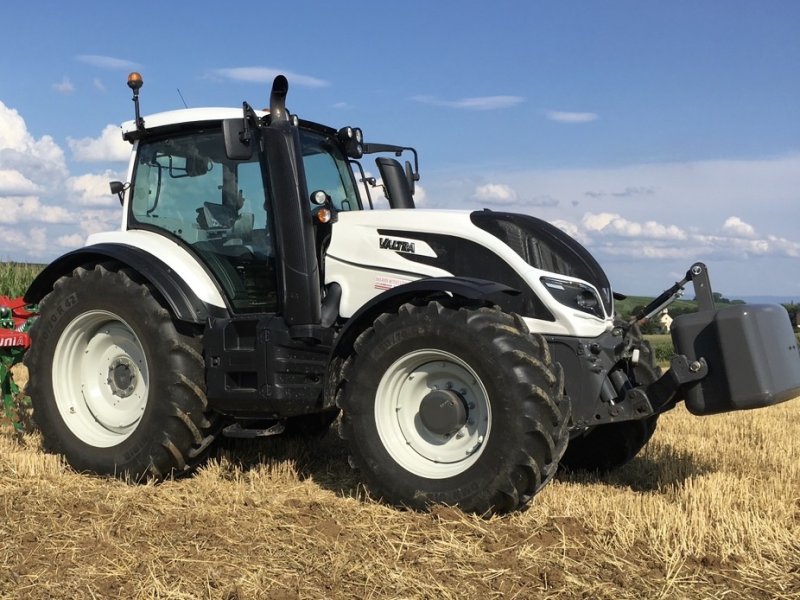 Traktor типа Valtra T174e, Gebrauchtmaschine в Steinseltz (Фотография 1)