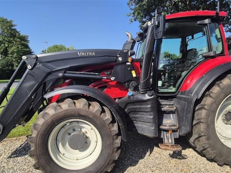 Traktor des Typs Valtra T174EA M/LÆSSER, Gebrauchtmaschine in Ringkøbing (Bild 1)