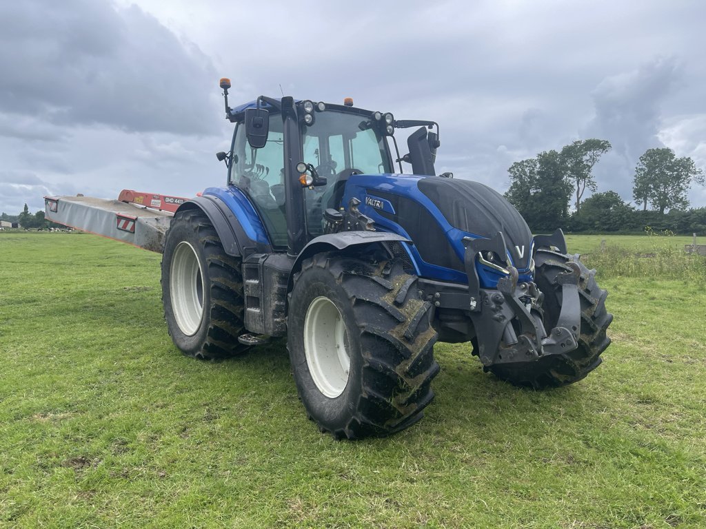 Traktor des Typs Valtra T175 Active, Gebrauchtmaschine in COULVAIN (Bild 2)