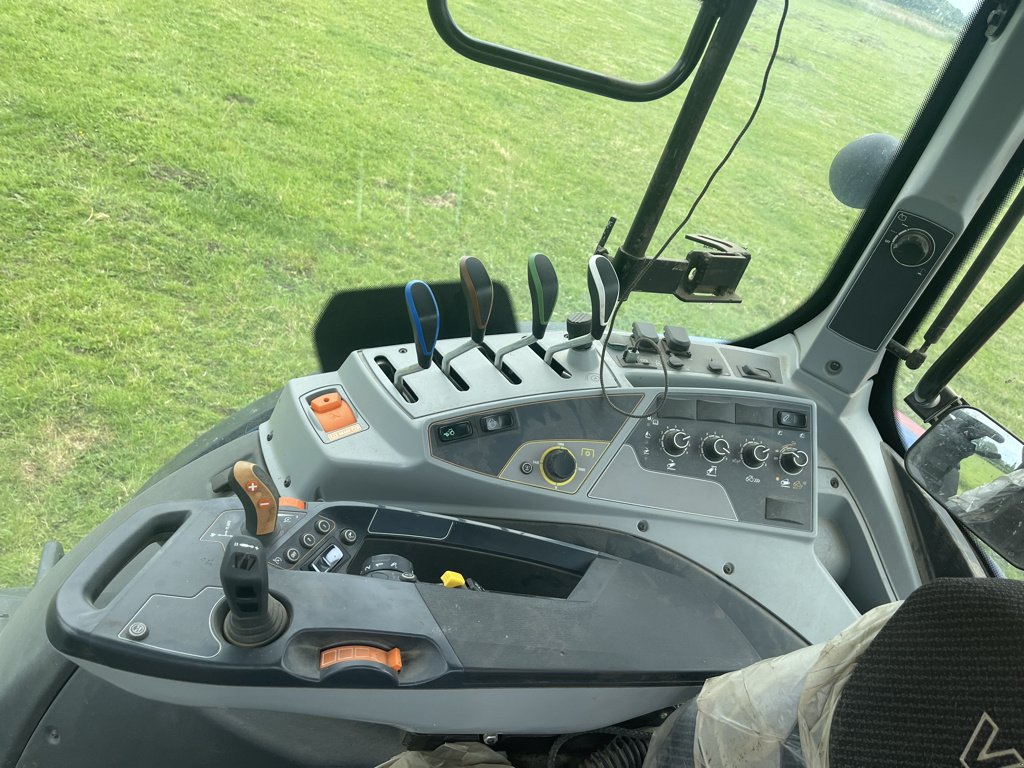 Traktor des Typs Valtra T175 Active, Gebrauchtmaschine in COULVAIN (Bild 3)