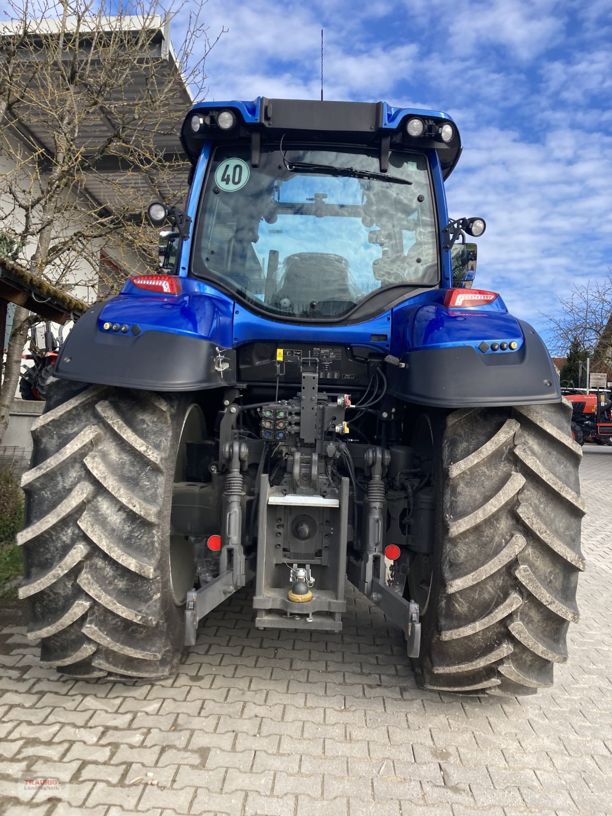 Traktor des Typs Valtra T175 Active, Neumaschine in Mainburg/Wambach (Bild 5)