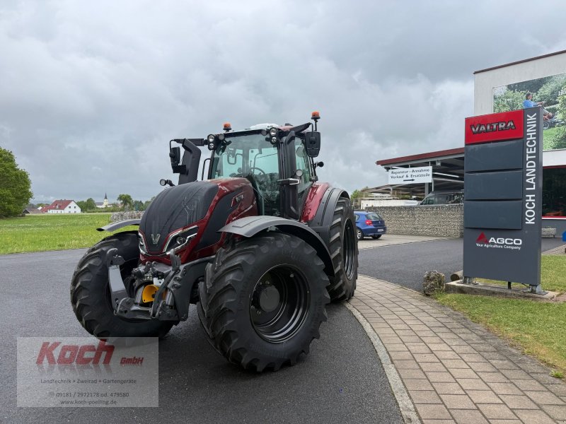 Traktor of the type Valtra T175 Active, Neumaschine in Neumarkt / Pölling (Picture 1)