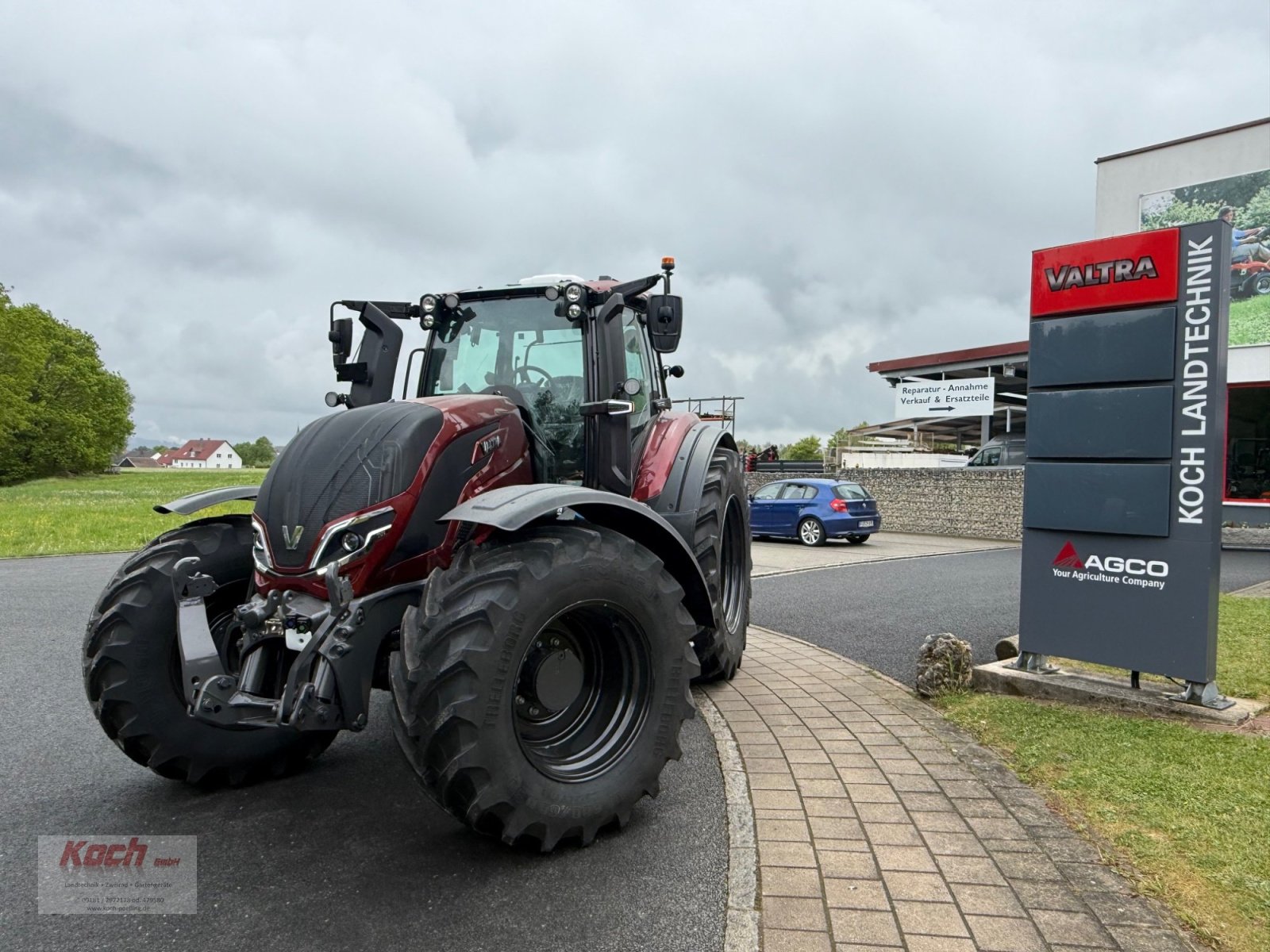 Traktor van het type Valtra T175 D, Neumaschine in Neumarkt / Pölling (Foto 1)