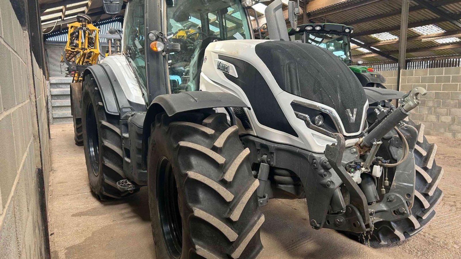 Traktor Türe ait Valtra T175  SOLGT!!! Kun 1.650 timer. Front lift.  Luftbremser., Gebrauchtmaschine içinde Kolding (resim 2)