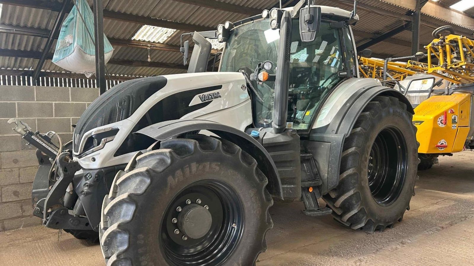 Traktor Türe ait Valtra T175  SOLGT!!! Kun 1.650 timer. Front lift.  Luftbremser., Gebrauchtmaschine içinde Kolding (resim 1)