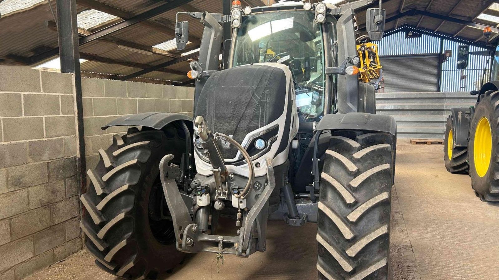 Traktor Türe ait Valtra T175  SOLGT!!! Kun 1.650 timer. Front lift.  Luftbremser., Gebrauchtmaschine içinde Kolding (resim 3)