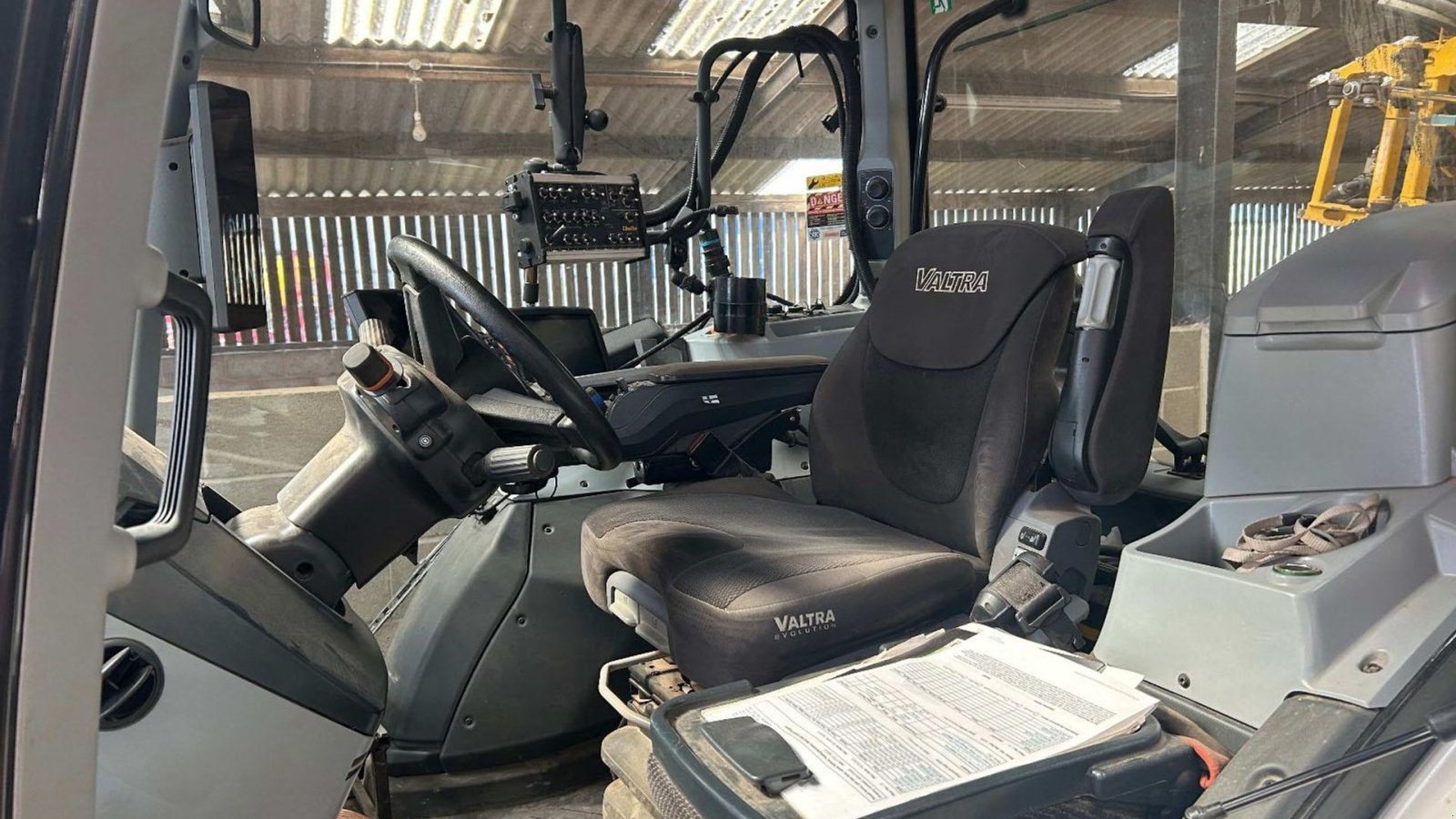 Traktor Türe ait Valtra T175  SOLGT!!! Kun 1.650 timer. Front lift.  Luftbremser., Gebrauchtmaschine içinde Kolding (resim 7)