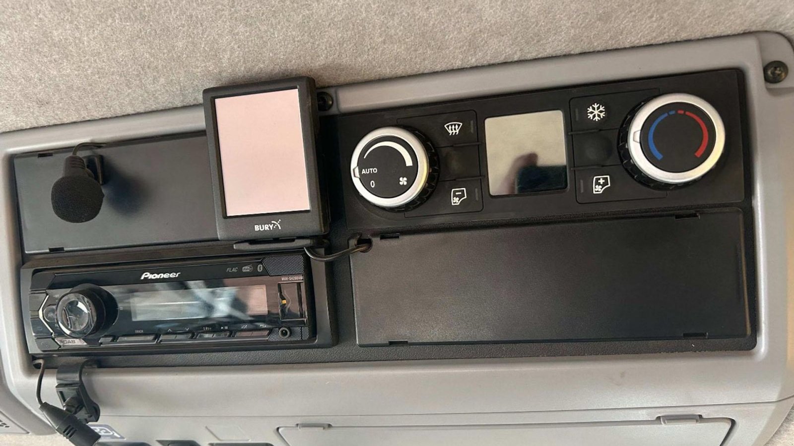 Traktor Türe ait Valtra T175  SOLGT!!! Kun 1.650 timer. Front lift.  Luftbremser., Gebrauchtmaschine içinde Kolding (resim 10)