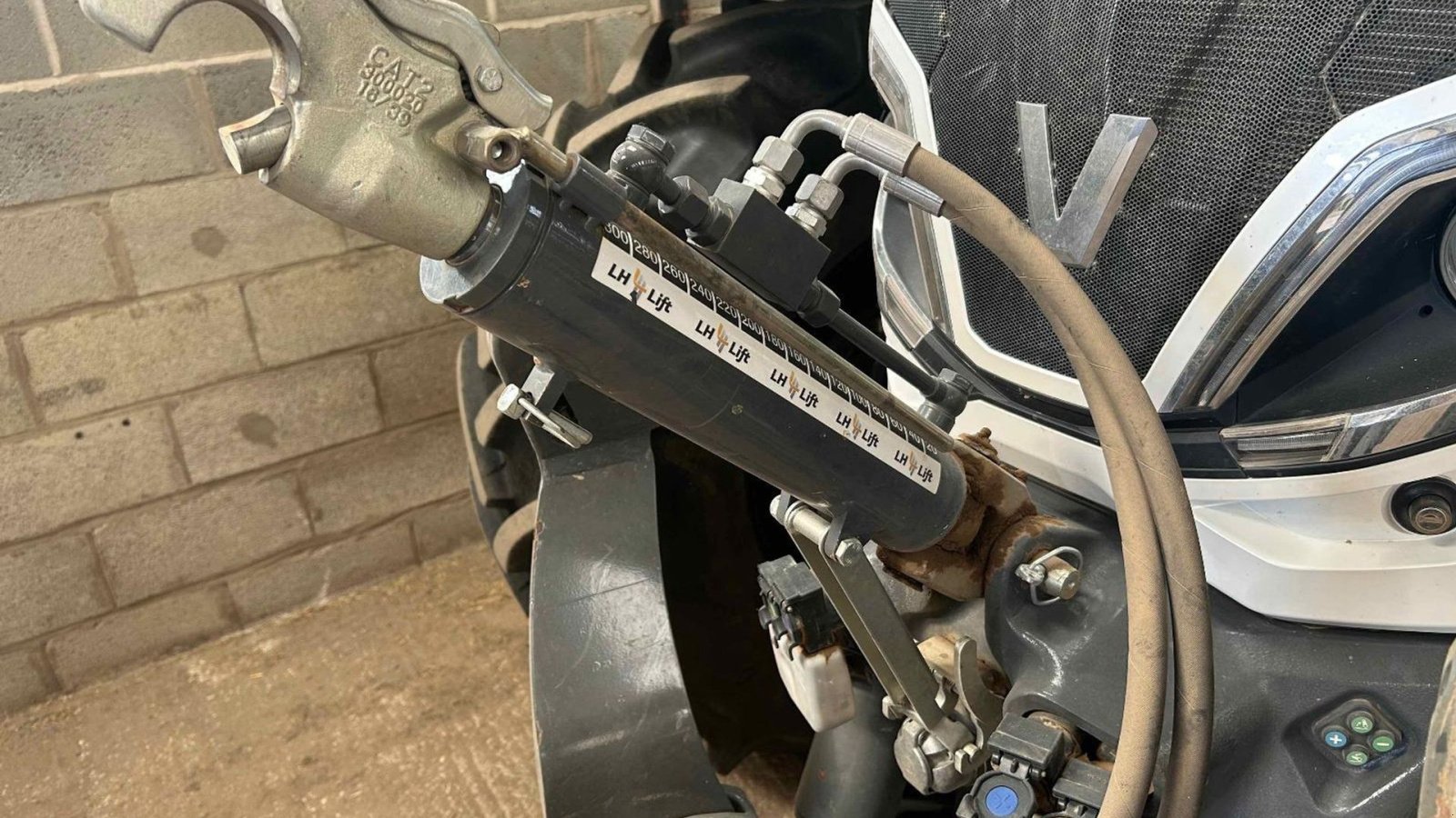 Traktor Türe ait Valtra T175  SOLGT!!! Kun 1.650 timer. Front lift.  Luftbremser., Gebrauchtmaschine içinde Kolding (resim 14)