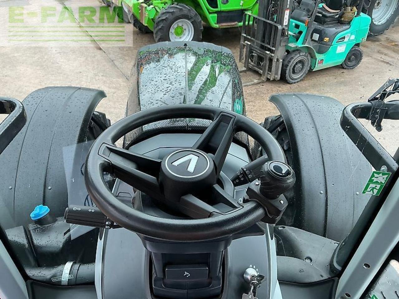 Traktor of the type Valtra t175 versu tractor (st25520) Versu, Gebrauchtmaschine in SHAFTESBURY (Picture 24)