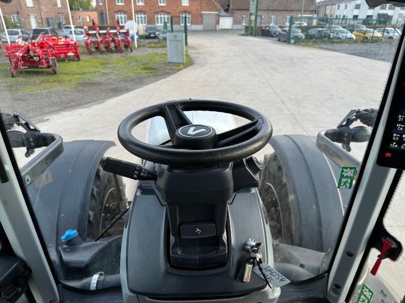 Traktor za tip Valtra T175 VERSU, Gebrauchtmaschine u Richebourg (Slika 11)