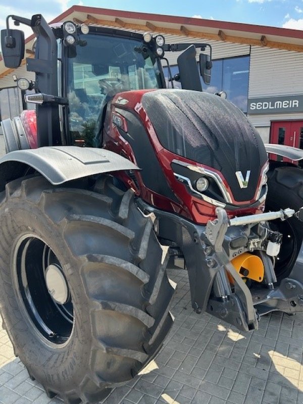 Traktor of the type Valtra T175 Versu, Neumaschine in Berching (Picture 2)