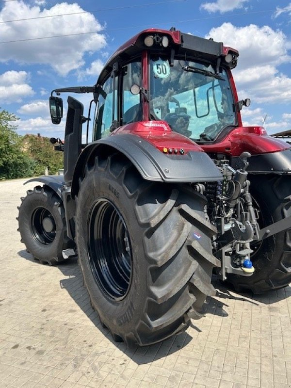 Traktor of the type Valtra T175 Versu, Neumaschine in Berching (Picture 4)
