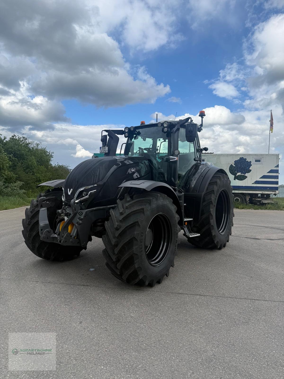 Traktor типа Valtra T175, Neumaschine в Rain (Фотография 1)