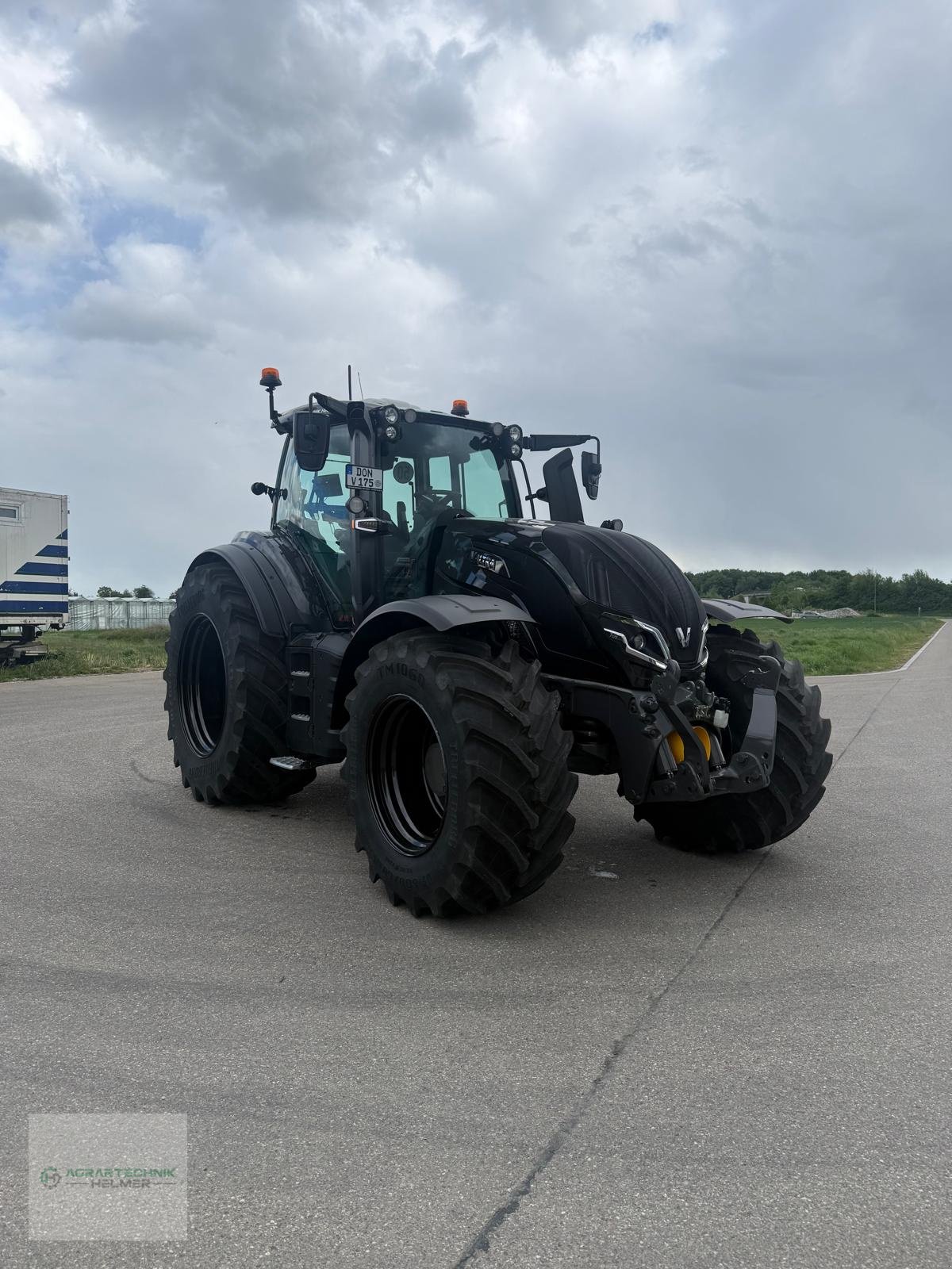 Traktor типа Valtra T175, Neumaschine в Rain (Фотография 2)