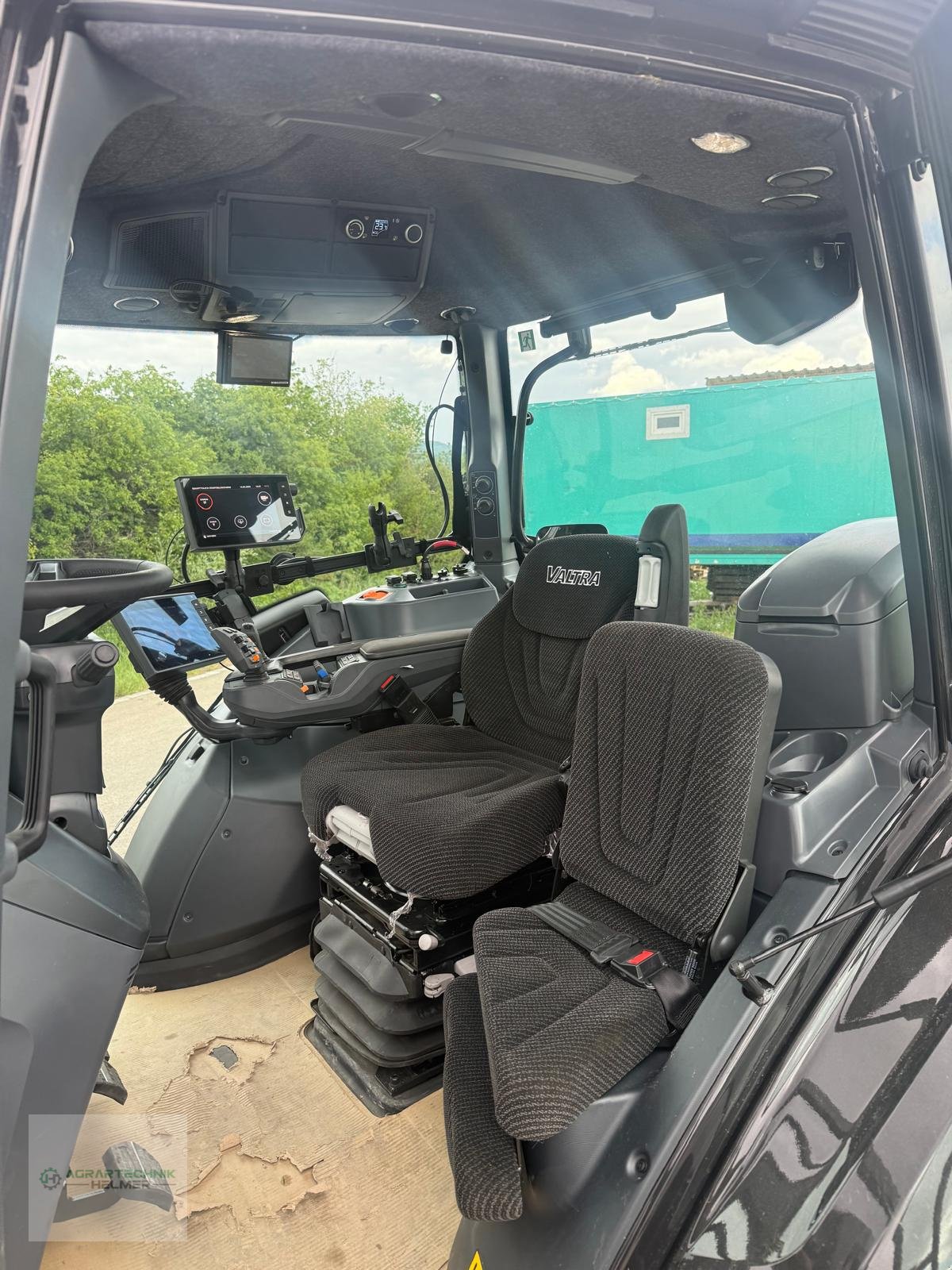 Traktor типа Valtra T175, Neumaschine в Rain (Фотография 9)